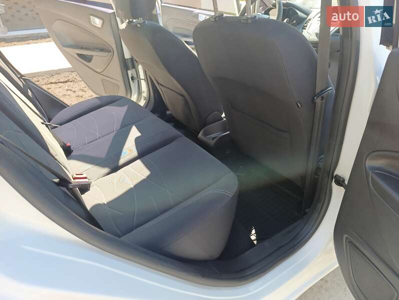 Хетчбек Ford Fiesta 2013 в Львові фото 5 Хетчбек Ford Fiesta 2013 в Львові