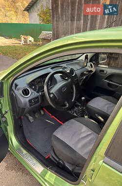 Хэтчбек Ford Fiesta 2006 в 