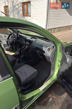 Хэтчбек Ford Fiesta 2006 в 
