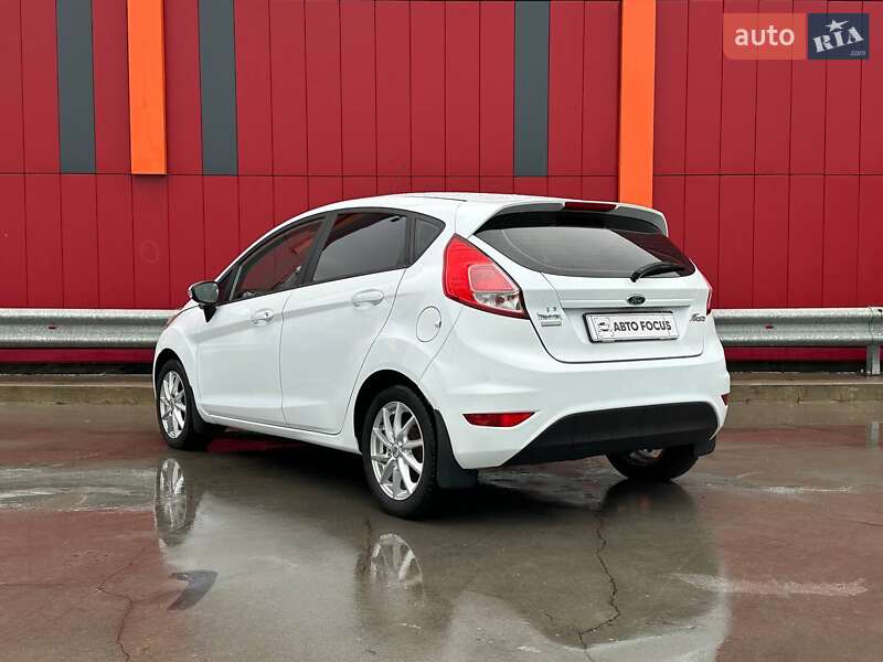Хетчбек Ford Fiesta 2015 в Києві