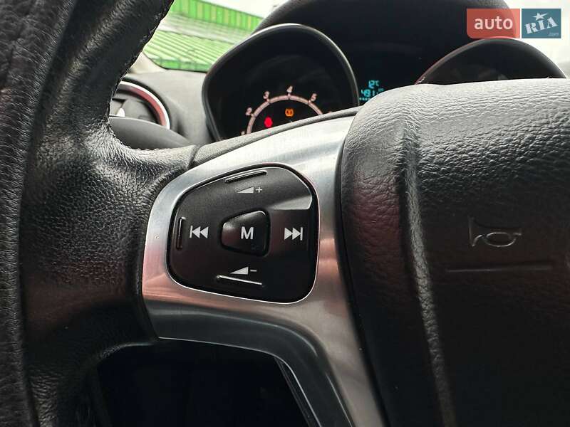 Хетчбек Ford Fiesta 2015 в Києві