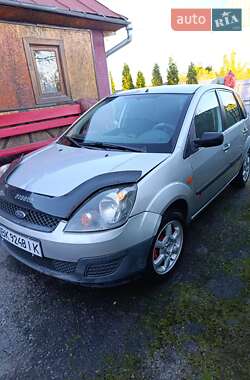 Хэтчбек Ford Fiesta 2006 в Гоще