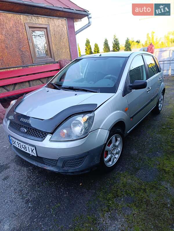 Хетчбек Ford Fiesta 2006 в Гощі
