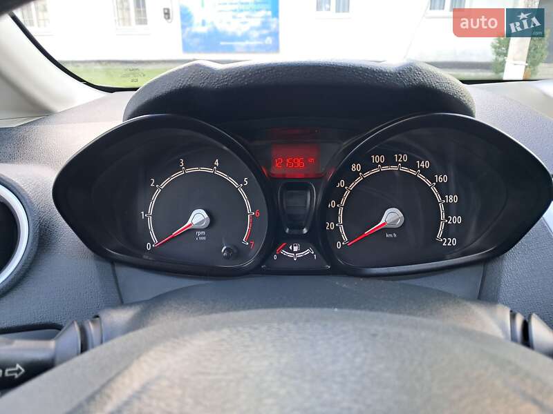 Хетчбек Ford Fiesta 2012 в Черкаському