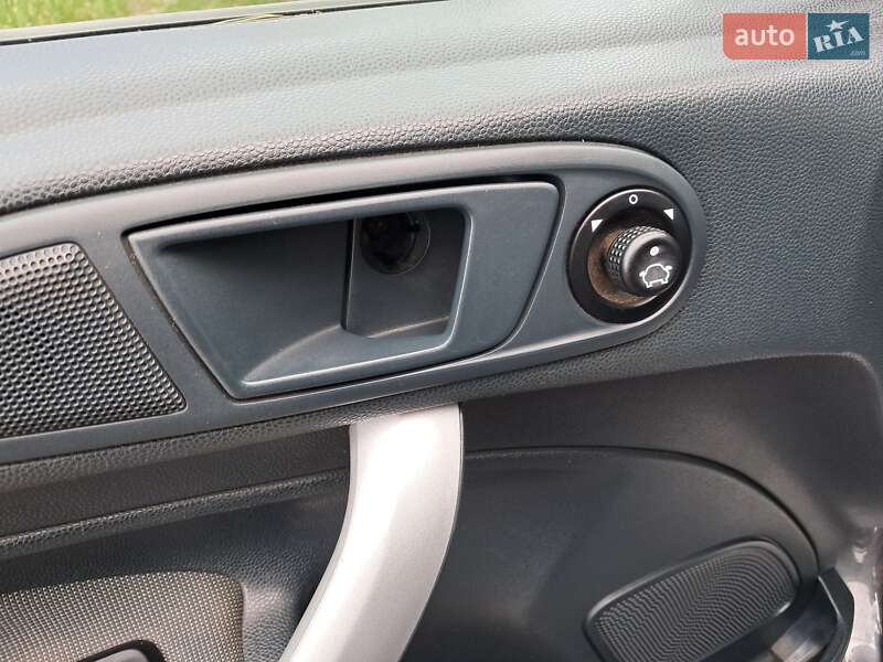 Хетчбек Ford Fiesta 2012 в Черкаському