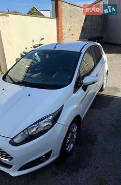 Хетчбек Ford Fiesta 2015 в 