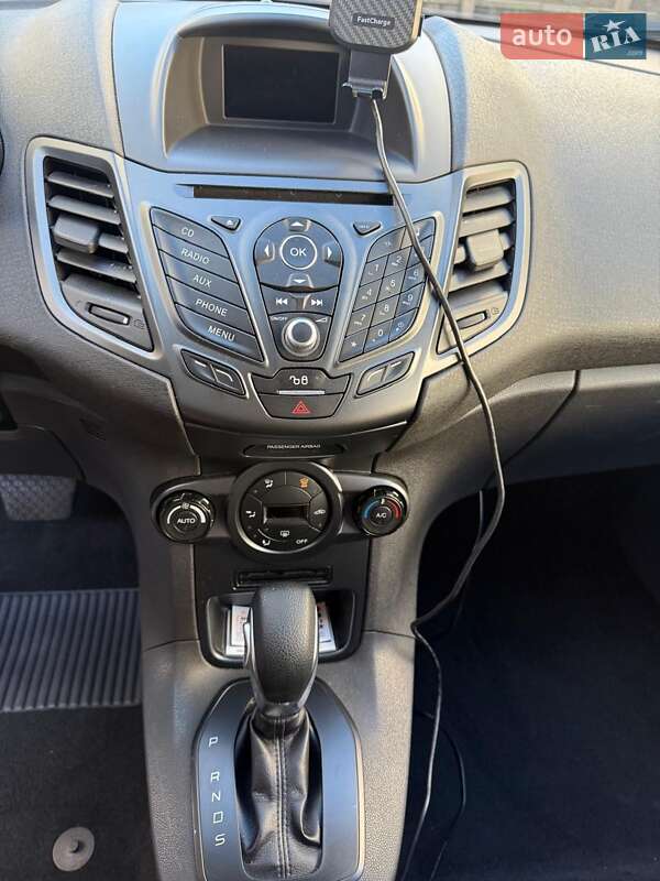 Хетчбек Ford Fiesta 2015 в Києві