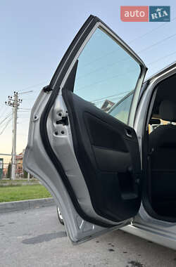 Хэтчбек Ford Fiesta 2005 в  фото 14 Хэтчбек Ford Fiesta 2005 в