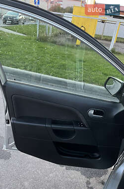 Хэтчбек Ford Fiesta 2005 в  фото 31 Хэтчбек Ford Fiesta 2005 в