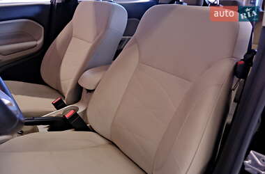 Хэтчбек Ford Fiesta 2018 в 