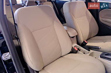 Хэтчбек Ford Fiesta 2018 в 
