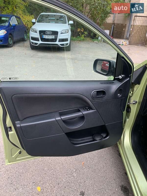 Хетчбек Ford Fiesta 2005 в Києві