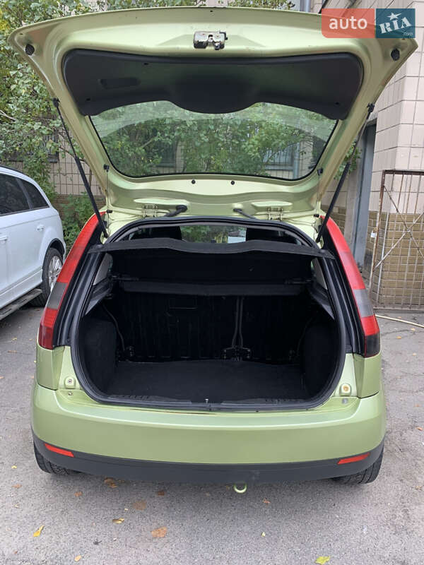 Хетчбек Ford Fiesta 2005 в Києві