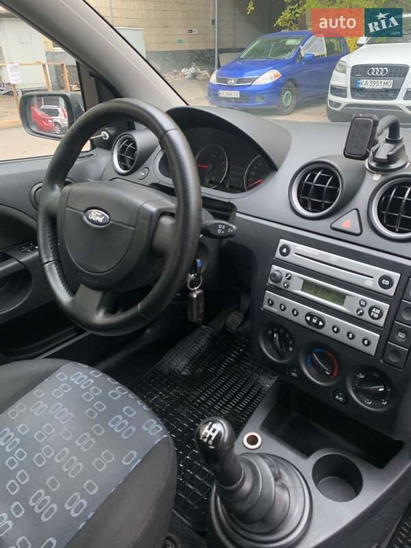 Хетчбек Ford Fiesta 2005 в Києві