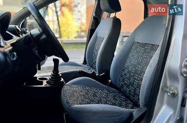 Хэтчбек Ford Fiesta 2005 в  фото 11 Хэтчбек Ford Fiesta 2005 в