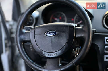 Хэтчбек Ford Fiesta 2005 в  фото 15 Хэтчбек Ford Fiesta 2005 в