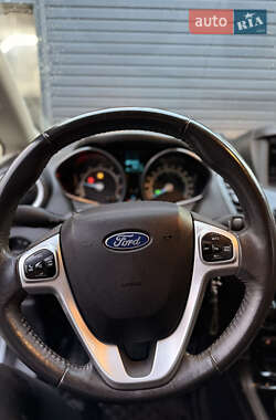 Хетчбек Ford Fiesta 2013 в  фото 12 Хетчбек Ford Fiesta 2013 в