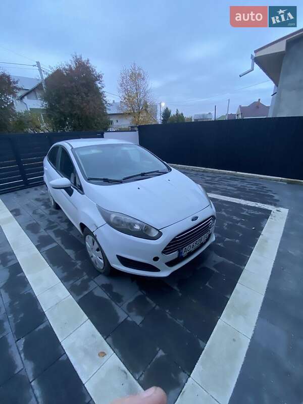 Седан Ford Fiesta 2018 в Ужгороді