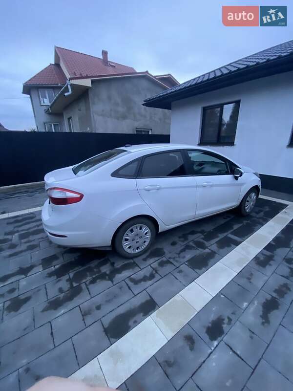 Седан Ford Fiesta 2018 в Ужгороді