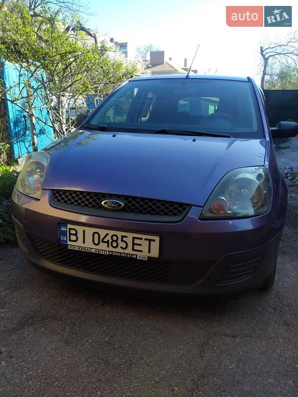 Хэтчбек Ford Fiesta 2006 в  фото Хэтчбек Ford Fiesta 2006 в
