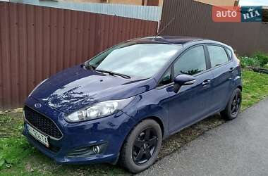 Хетчбек Ford Fiesta 2016 в 