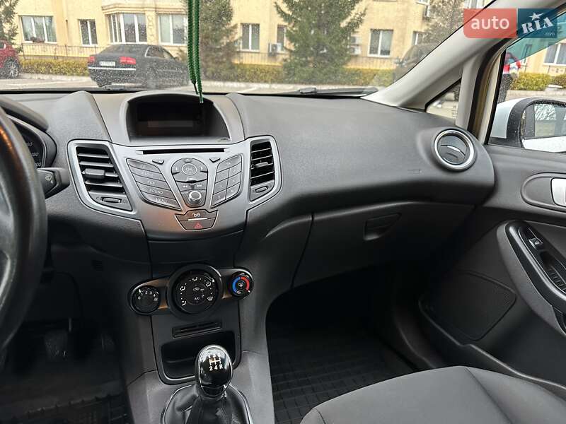Хетчбек Ford Fiesta 2015 в Софіївській Борщагівці фото 10 Хетчбек Ford Fiesta 2015 в Софіївській Борщагівці