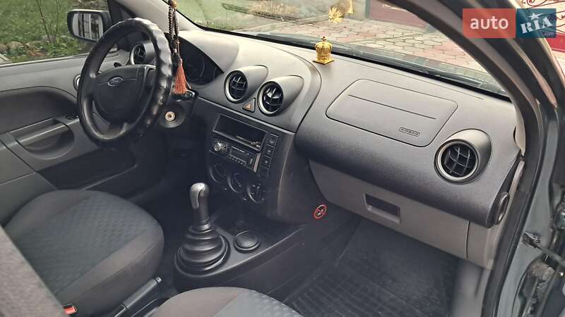 Хетчбек Ford Fiesta 2002 в Надвірній фото 19 Хетчбек Ford Fiesta 2002 в Надвірній