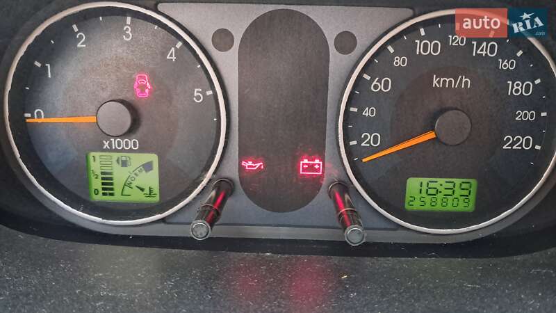 Хетчбек Ford Fiesta 2002 в Надвірній фото 28 Хетчбек Ford Fiesta 2002 в Надвірній