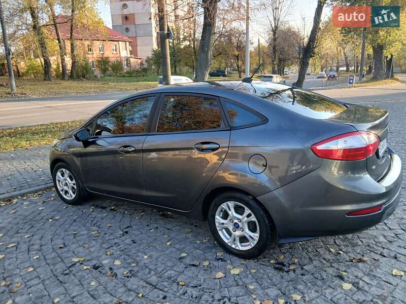 Седан Ford Fiesta 2014 в Хмельницькому