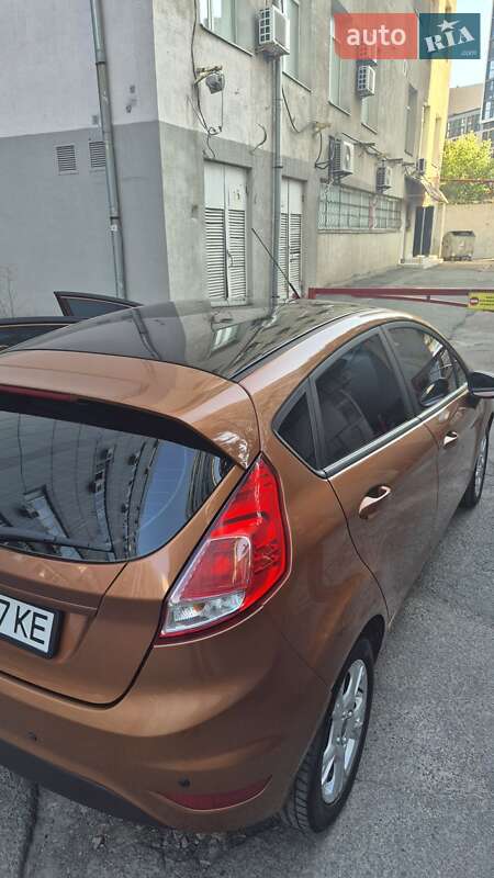 Хэтчбек Ford Fiesta 2016 в Киеве фото Хэтчбек Ford Fiesta 2016 в Киеве