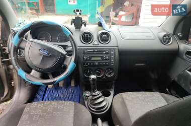 Хэтчбек Ford Fiesta 2004 в  фото 4 Хэтчбек Ford Fiesta 2004 в
