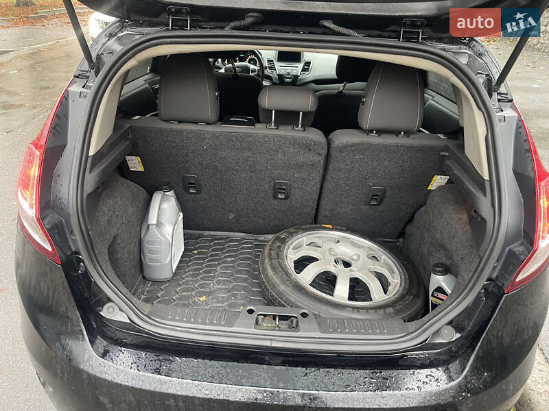 Хетчбек Ford Fiesta 2016 в Києві