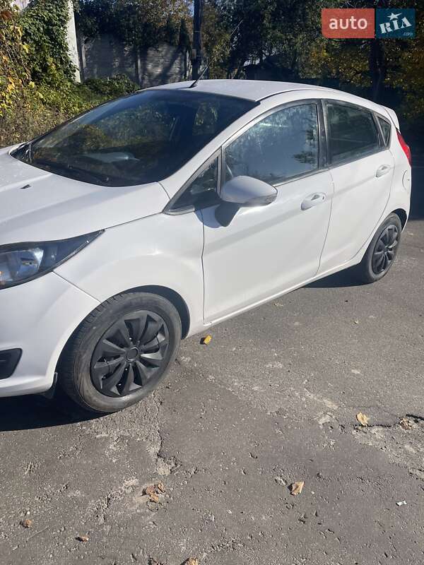 Хетчбек Ford Fiesta 2016 в Києві