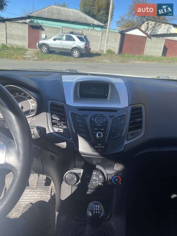 Хетчбек Ford Fiesta 2016 в Києві