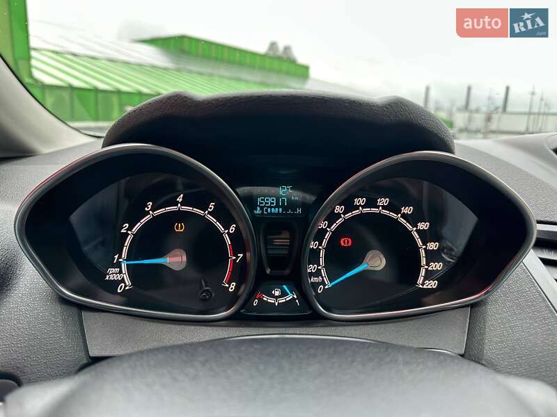 Хэтчбек Ford Fiesta 2015 в Киеве фото 22 Хэтчбек Ford Fiesta 2015 в Киеве