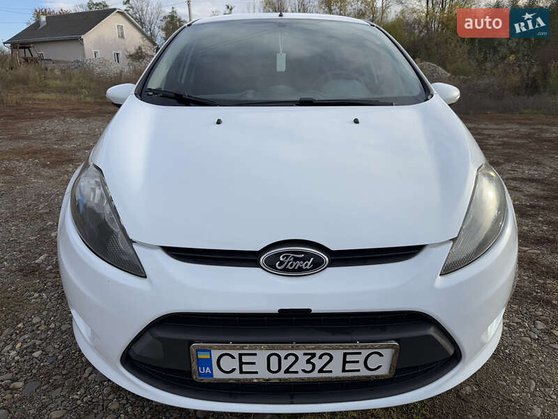 Хетчбек Ford Fiesta 2011 в Чернівцях