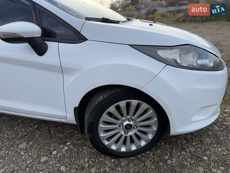 Хетчбек Ford Fiesta 2011 в Чернівцях