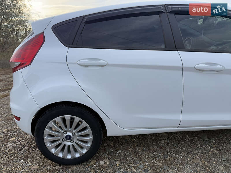 Хетчбек Ford Fiesta 2011 в Чернівцях