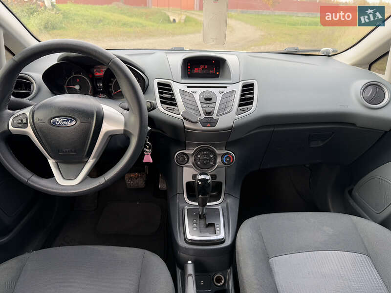 Хетчбек Ford Fiesta 2011 в Чернівцях
