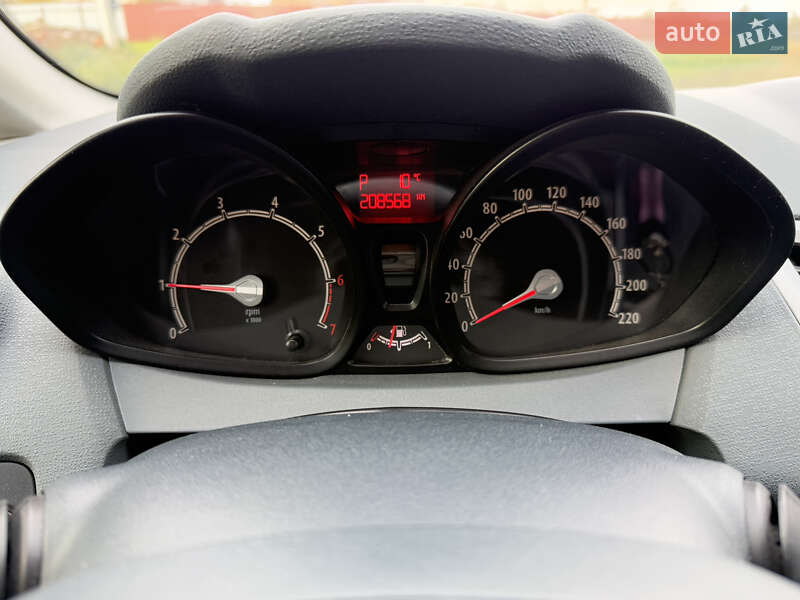 Хетчбек Ford Fiesta 2011 в Чернівцях