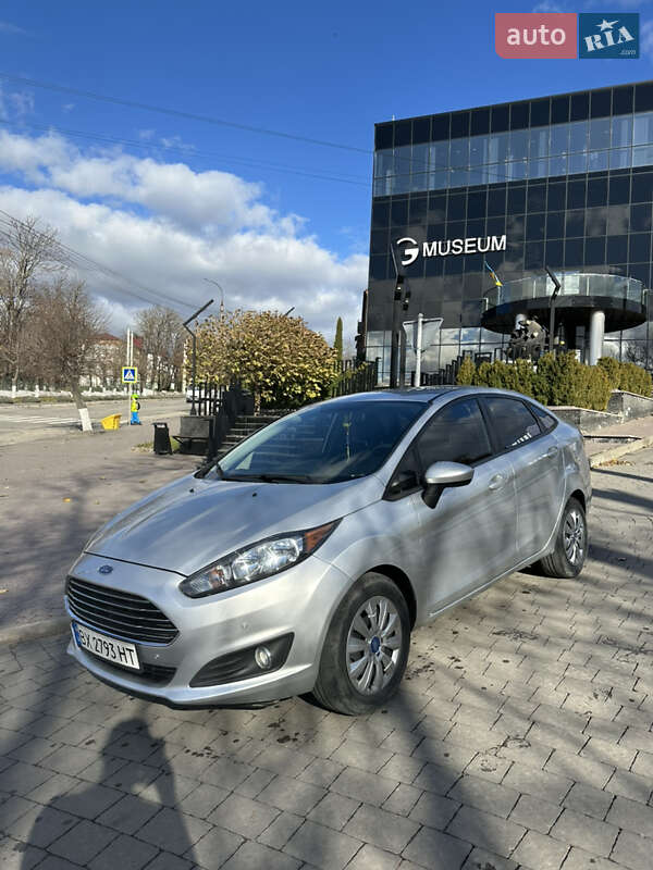 Седан Ford Fiesta 2013 в Городке