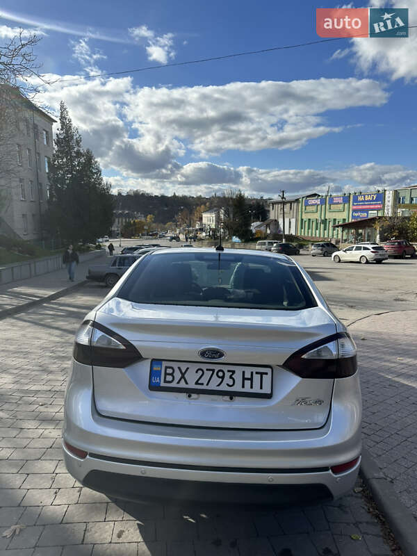 Седан Ford Fiesta 2013 в Городке