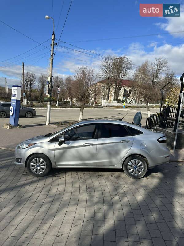 Седан Ford Fiesta 2013 в Городке