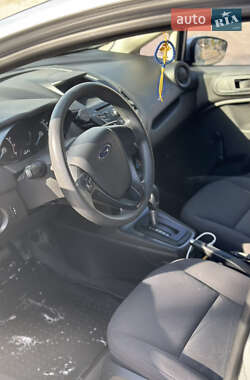 Седан Ford Fiesta 2013 в Городку