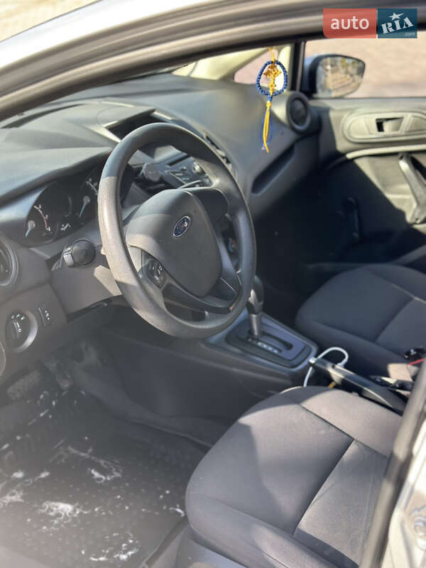 Седан Ford Fiesta 2013 в Городке