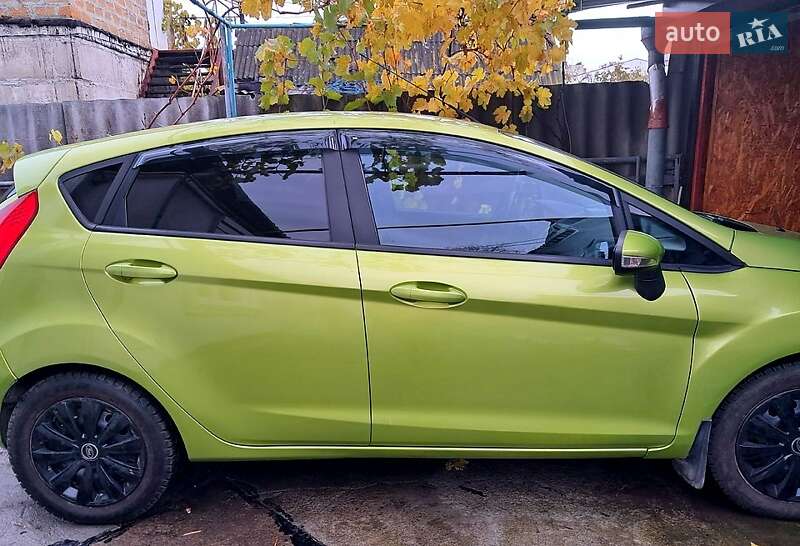 Хетчбек Ford Fiesta 2010 в Первомайську