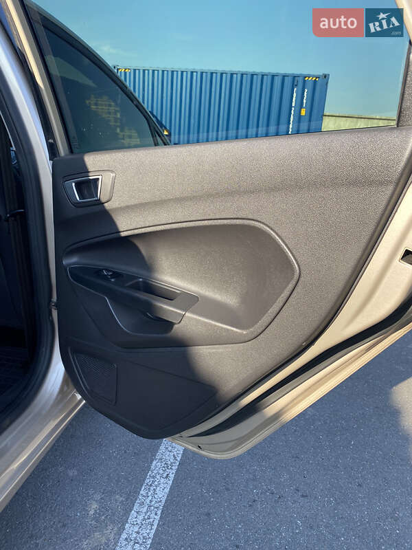 Хэтчбек Ford Fiesta 2016 в Киеве фото 11 Хэтчбек Ford Fiesta 2016 в Киеве