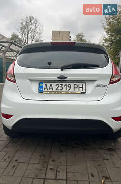 Хетчбек Ford Fiesta 2016 в Києві