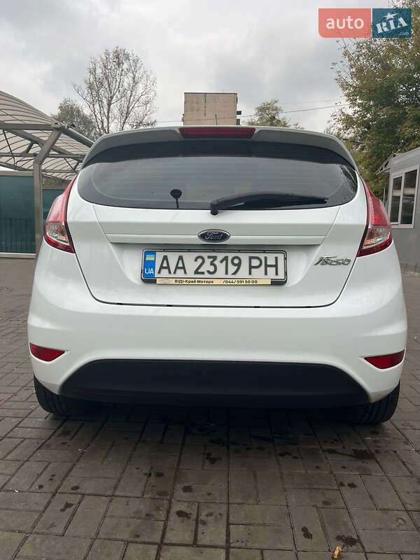 Хэтчбек Ford Fiesta 2016 в Киеве