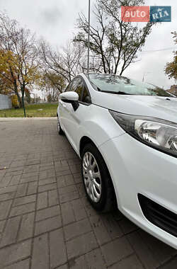 Хетчбек Ford Fiesta 2016 в Києві